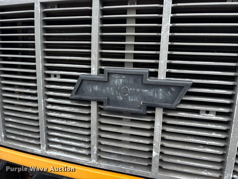 image for item FG0571 1999 Chevrolet C8500 truck cab and chassis