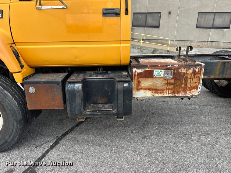 image for item FG0571 1999 Chevrolet C8500 truck cab and chassis