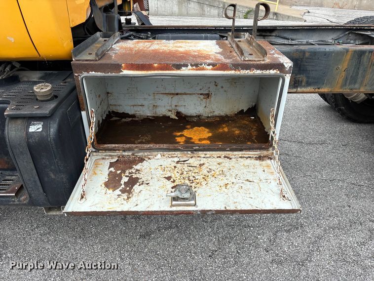 image for item FG0571 1999 Chevrolet C8500 truck cab and chassis