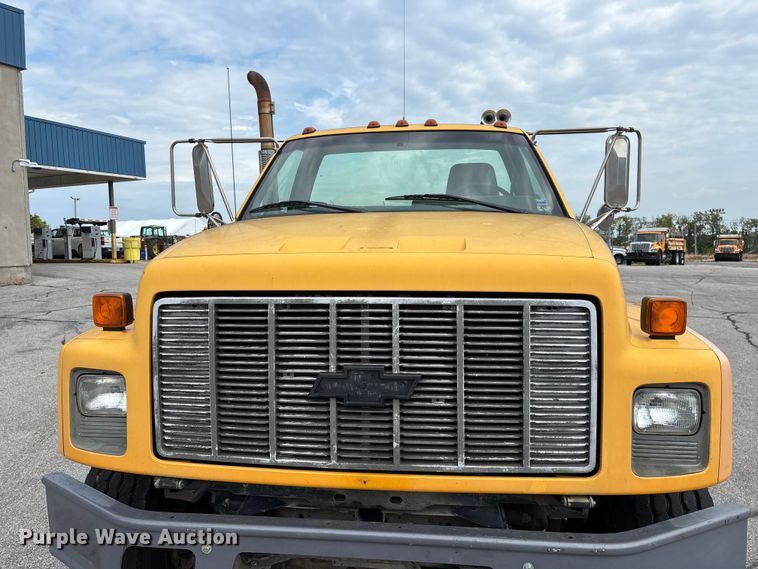 image for item FG0571 1999 Chevrolet C8500 truck cab and chassis