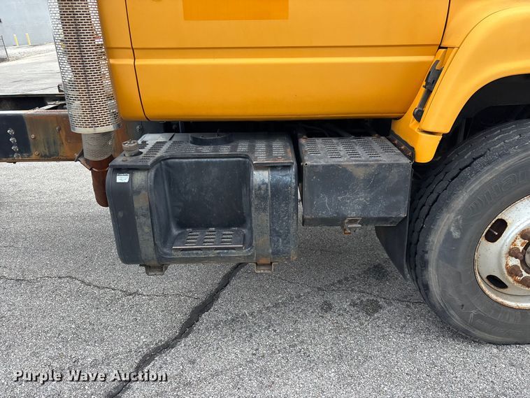 image for item FG0571 1999 Chevrolet C8500 truck cab and chassis