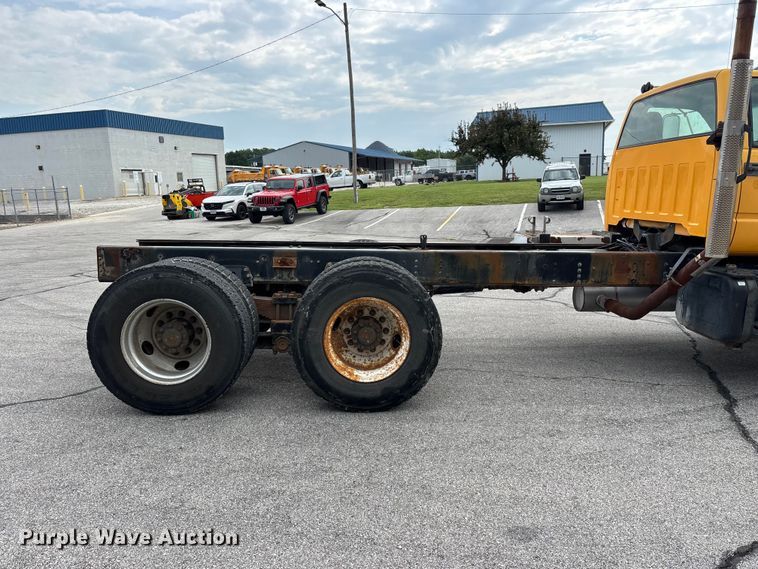 image for item FG0571 1999 Chevrolet C8500 truck cab and chassis