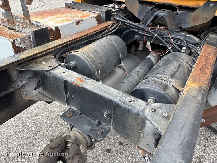 image for item FG0571 1999 Chevrolet C8500 truck cab and chassis