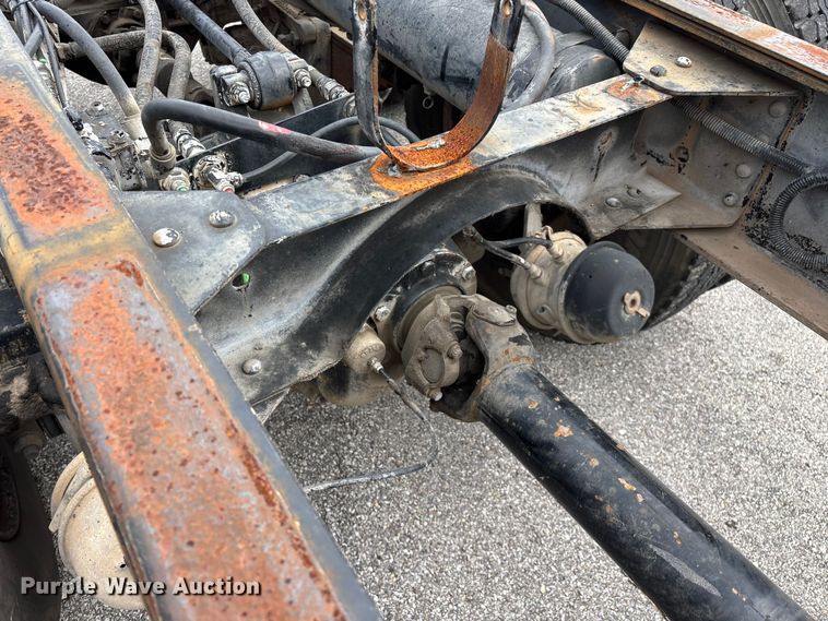 image for item FG0571 1999 Chevrolet C8500 truck cab and chassis