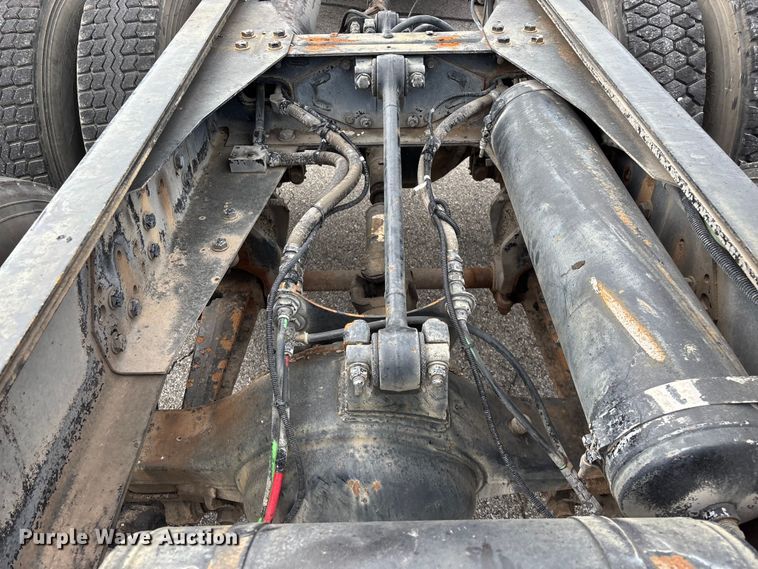 image for item FG0571 1999 Chevrolet C8500 truck cab and chassis