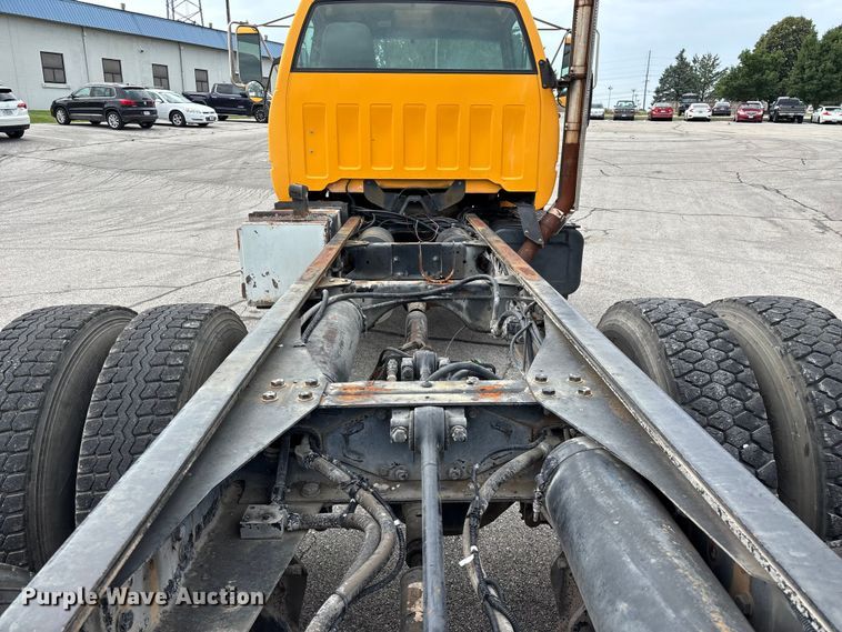 image for item FG0571 1999 Chevrolet C8500 truck cab and chassis