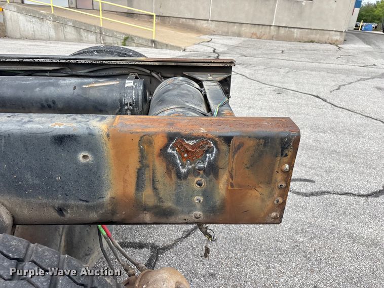 image for item FG0571 1999 Chevrolet C8500 truck cab and chassis