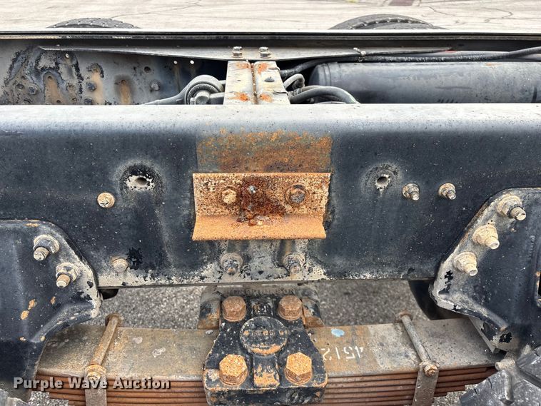 image for item FG0571 1999 Chevrolet C8500 truck cab and chassis