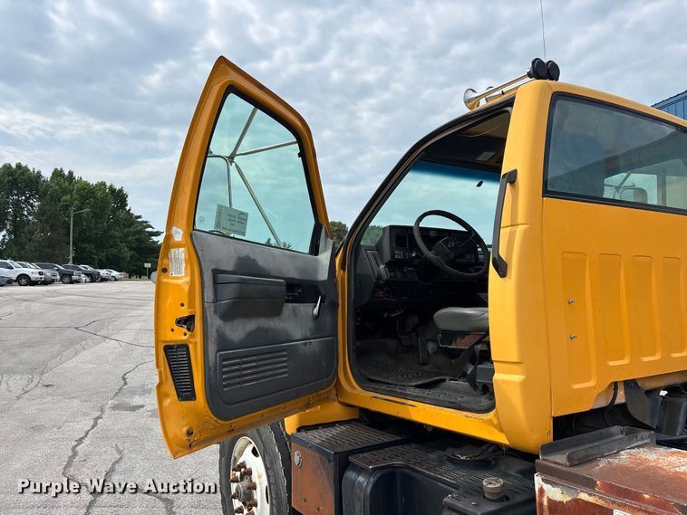 image for item FG0571 1999 Chevrolet C8500 truck cab and chassis