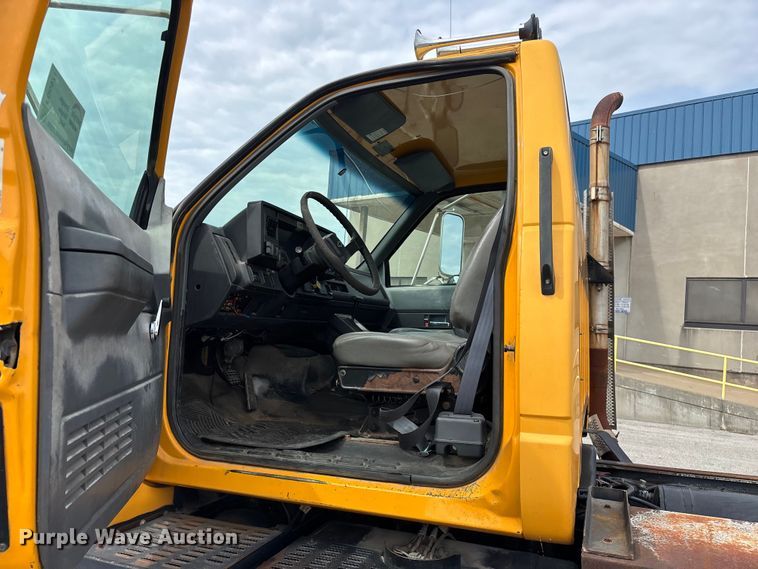 image for item FG0571 1999 Chevrolet C8500 truck cab and chassis