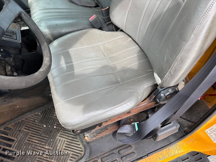 image for item FG0571 1999 Chevrolet C8500 truck cab and chassis