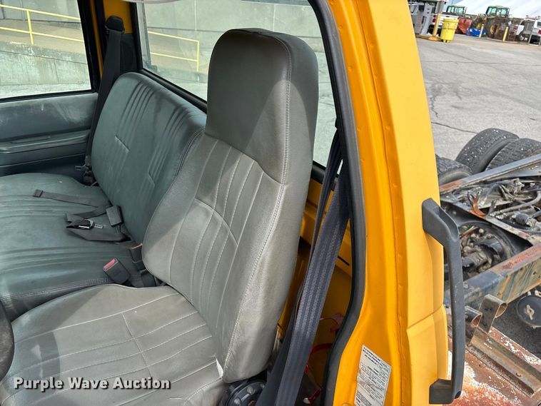 image for item FG0571 1999 Chevrolet C8500 truck cab and chassis