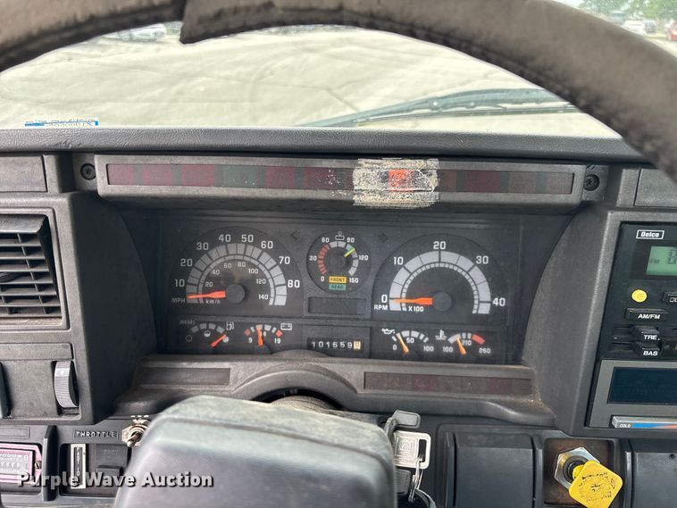 image for item FG0571 1999 Chevrolet C8500 truck cab and chassis