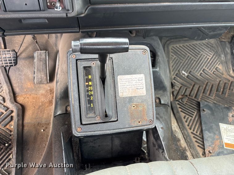image for item FG0571 1999 Chevrolet C8500 truck cab and chassis