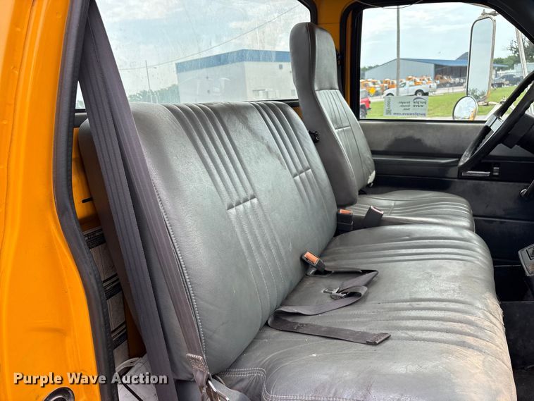 image for item FG0571 1999 Chevrolet C8500 truck cab and chassis