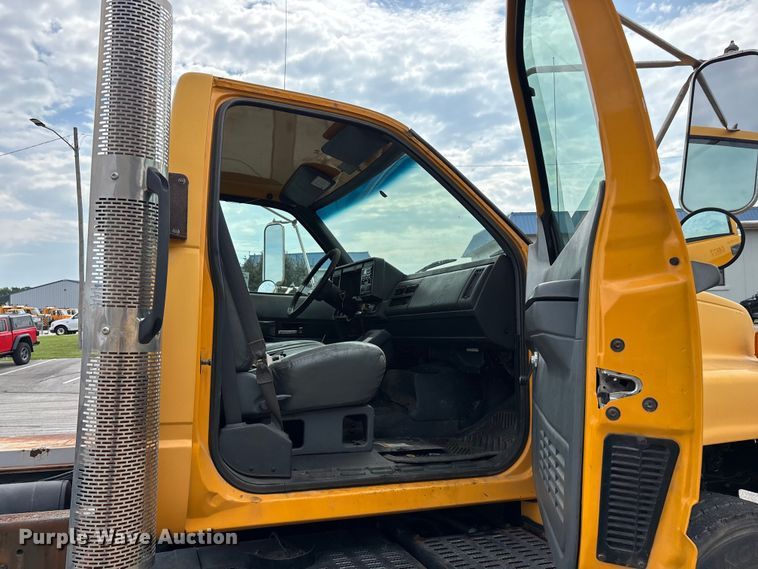 image for item FG0571 1999 Chevrolet C8500 truck cab and chassis