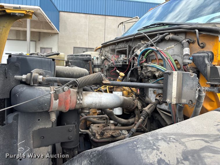 image for item FG0571 1999 Chevrolet C8500 truck cab and chassis