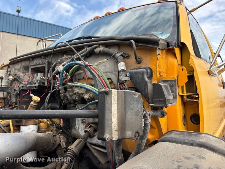 image for item FG0571 1999 Chevrolet C8500 truck cab and chassis