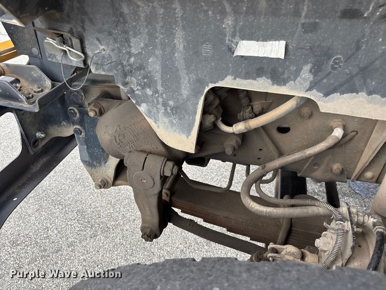 image for item FG0571 1999 Chevrolet C8500 truck cab and chassis