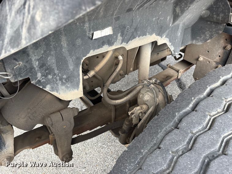 image for item FG0571 1999 Chevrolet C8500 truck cab and chassis