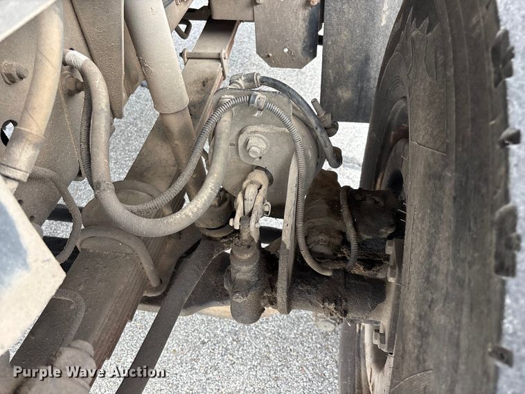 image for item FG0571 1999 Chevrolet C8500 truck cab and chassis