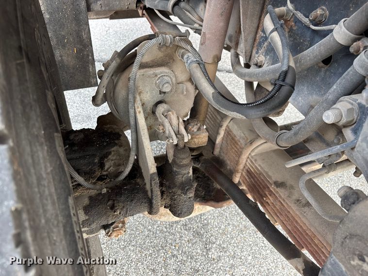 image for item FG0571 1999 Chevrolet C8500 truck cab and chassis