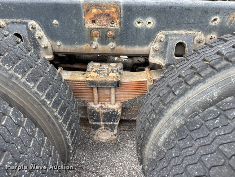 image for item FG0571 1999 Chevrolet C8500 truck cab and chassis