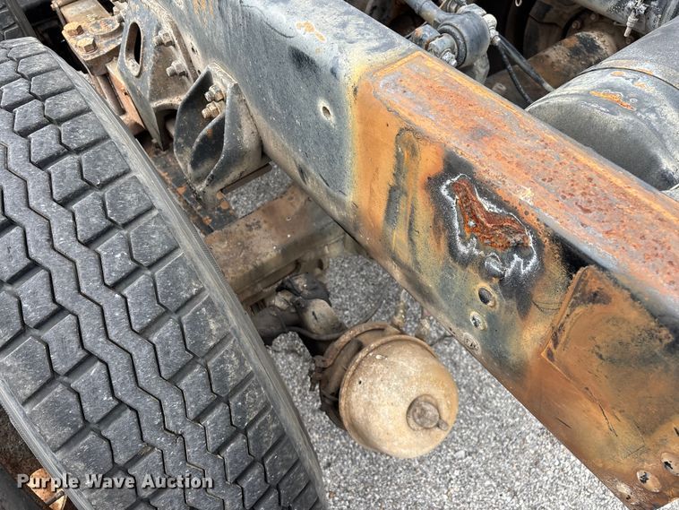image for item FG0571 1999 Chevrolet C8500 truck cab and chassis