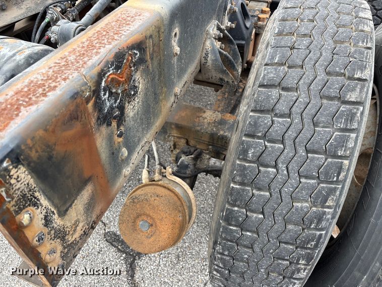 image for item FG0571 1999 Chevrolet C8500 truck cab and chassis
