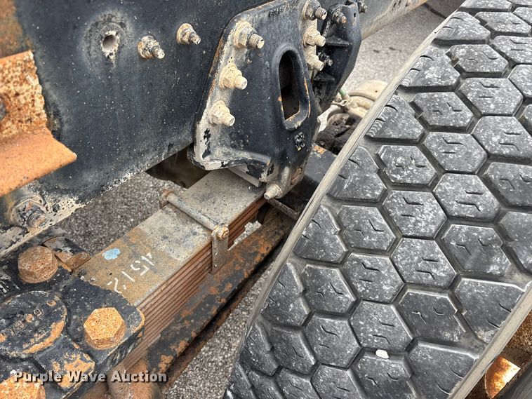 image for item FG0571 1999 Chevrolet C8500 truck cab and chassis