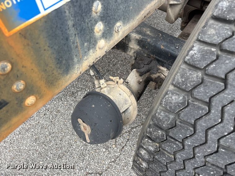 image for item FG0571 1999 Chevrolet C8500 truck cab and chassis