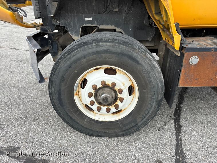 image for item FG0571 1999 Chevrolet C8500 truck cab and chassis