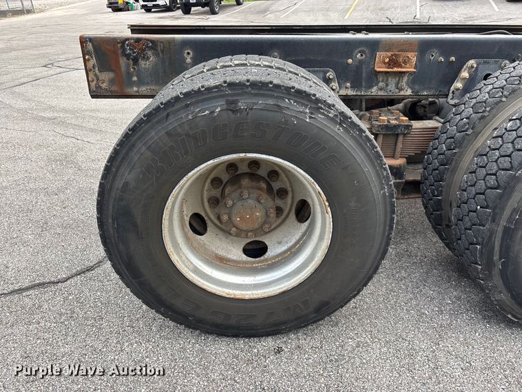 image for item FG0571 1999 Chevrolet C8500 truck cab and chassis