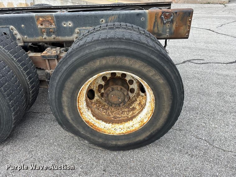 image for item FG0571 1999 Chevrolet C8500 truck cab and chassis