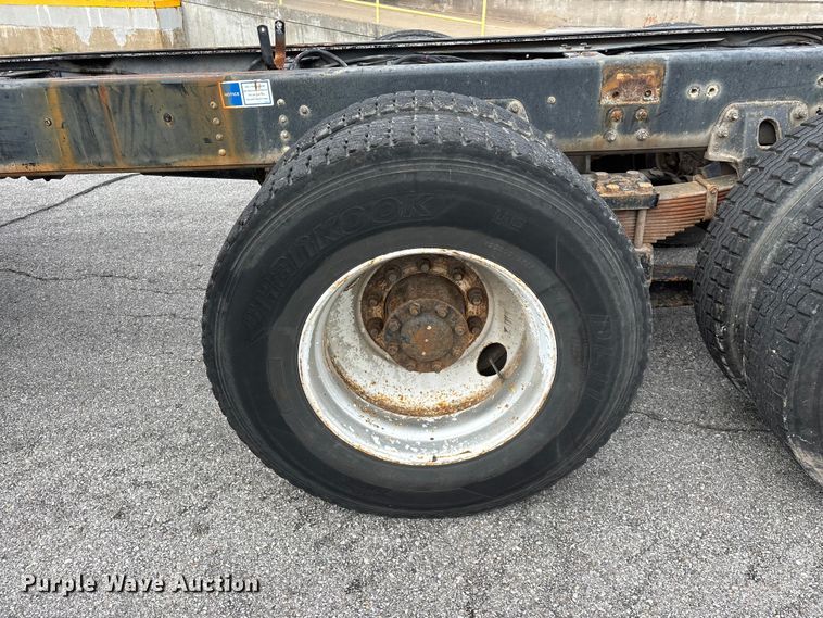 image for item FG0571 1999 Chevrolet C8500 truck cab and chassis