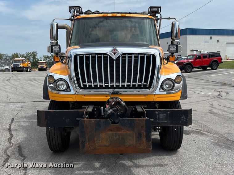 image for item FG0572 2010 International 7600 dump truck