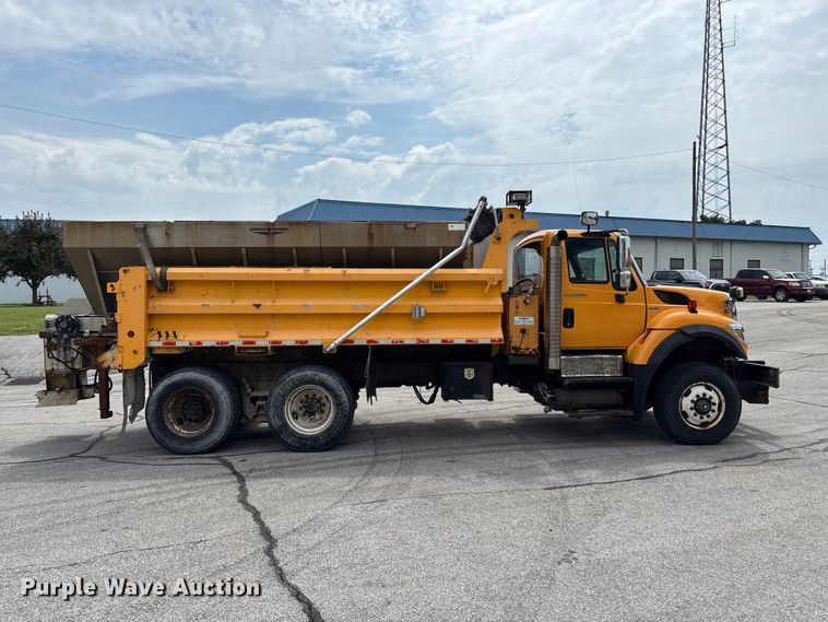 image for item FG0572 2010 International 7600 dump truck