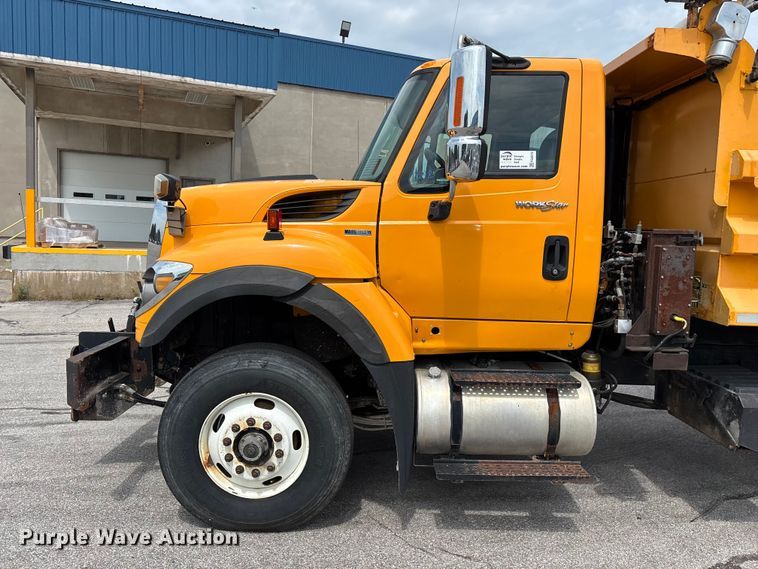 image for item FG0572 2010 International 7600 dump truck