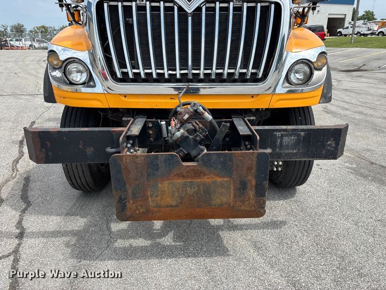 image for item FG0572 2010 International 7600 dump truck