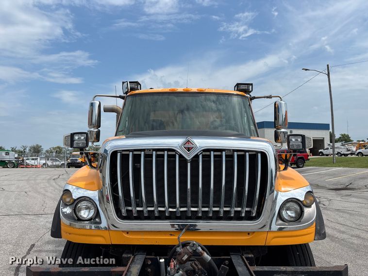 image for item FG0572 2010 International 7600 dump truck