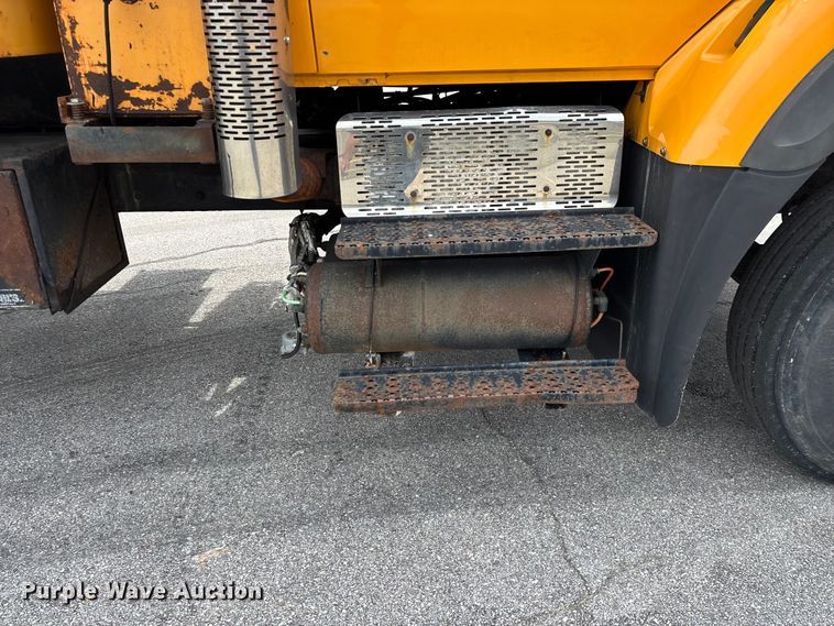 image for item FG0572 2010 International 7600 dump truck