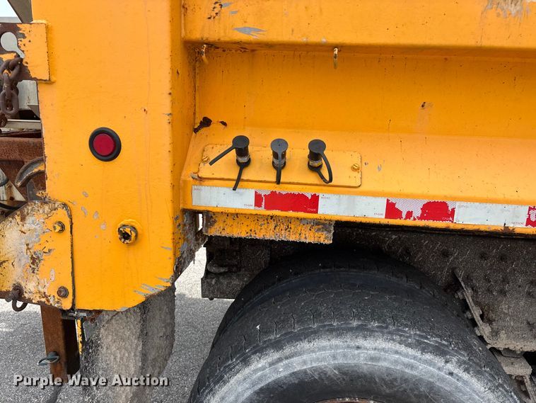 image for item FG0572 2010 International 7600 dump truck