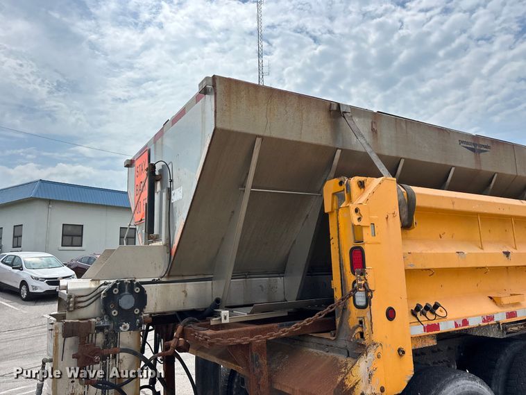 image for item FG0572 2010 International 7600 dump truck