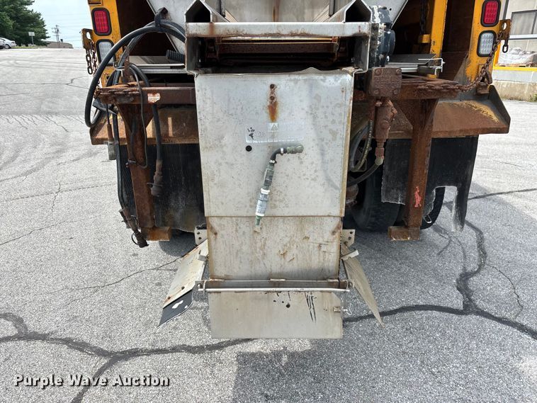 image for item FG0572 2010 International 7600 dump truck