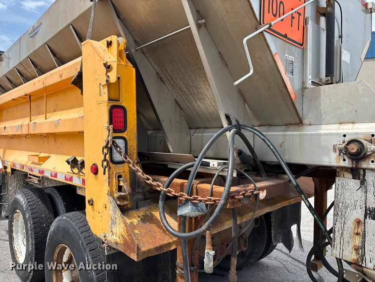 image for item FG0572 2010 International 7600 dump truck