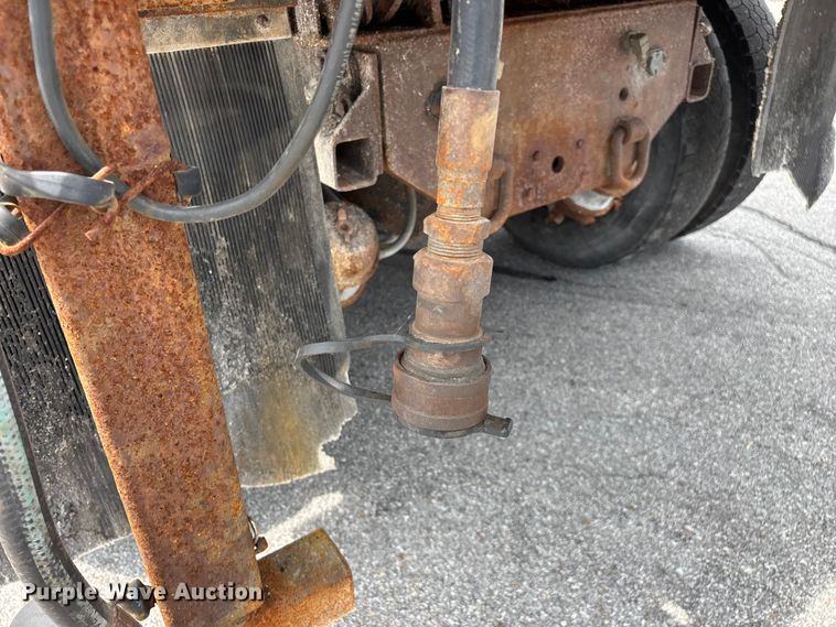 image for item FG0572 2010 International 7600 dump truck