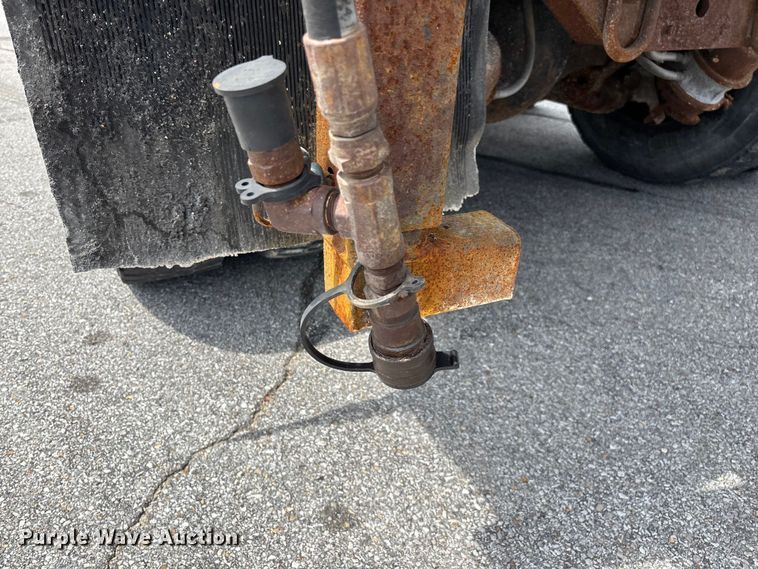 image for item FG0572 2010 International 7600 dump truck