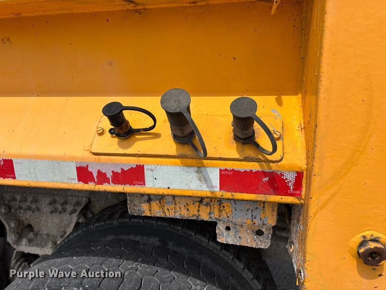 image for item FG0572 2010 International 7600 dump truck