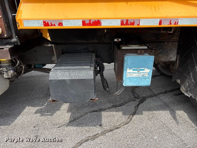 image for item FG0572 2010 International 7600 dump truck