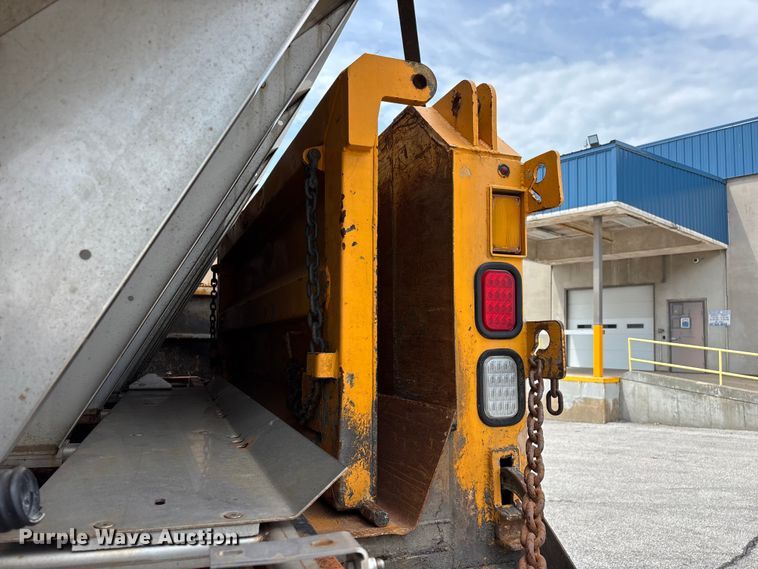 image for item FG0572 2010 International 7600 dump truck